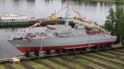 На Средне-Невском заводе запускается в серию тральщик из монолитного стеклопластика