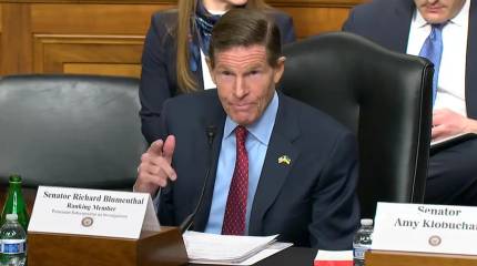 Автор «сокрушительных» санкций против РФ обвинил Трампа в нежелании их вводить