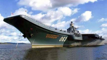 Авианесущий крейсер «Адмирал Кузнецов» выходит из дока после ремонта