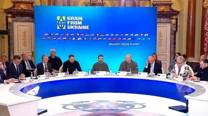 Зеленский заявил о скором получении военных кораблей для конвоирования зерновых танкеров в Черном море