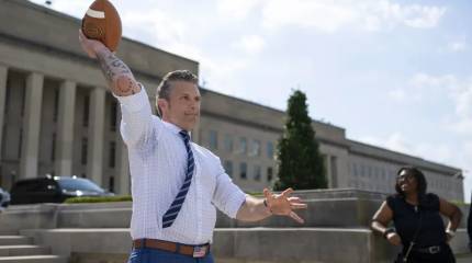 Американские СМИ: глава Пентагона лично принял решение приостановить военную помощь Украине