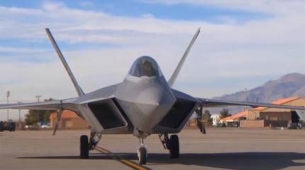 В США строят догадки о причинах поднятия в воздух истребителей F-22 с авиабазы Пёрл-Харбор вне рамок тренировочных полётов