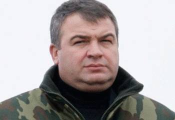 Источник рассказал, из-за кого Сердюков был вызван на допрос - причем уже не впервые