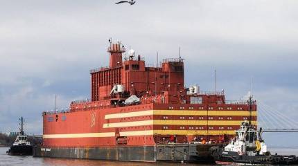 Атомный ПЭБ "Академик Ломоносов" официально передан "Росэнергоатому"