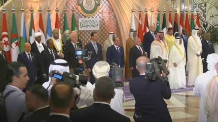 Саудовский принц поприветствовал на саммите ЛАГ президента Сирии и заявил, что арабский мир больше не позволит погрузить себя в войны, усобицы