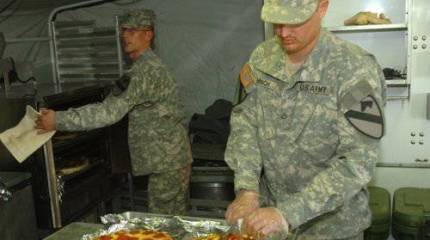 Desarrollo militar de los Estados Unidos: estante de pizza de tres años
