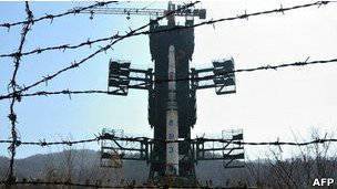 Власти КНДР показали спутник и ракету иностранным журналистам