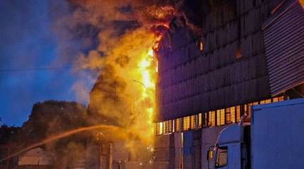 Возникший после нанесения удара пожар полностью уничтожил крупнейший логистический комплекс ВСУ во Львове
