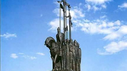 «Кто с мечом к нам войдёт, от меча и погибнет. На том стояла и стоит русская земля!»