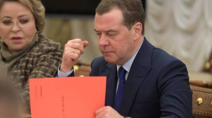 Медведев: НАТО угрожает национальной безопасности России в Арктике