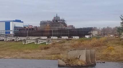 Учебный вертолётоносец проекта 14400 выведен из эллинга на верфи в Нижегородской области