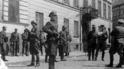 Варшава в 1942 и в августе 1944: новые странности после странной войны