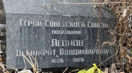 В Приморье выбросили на свалку надгробия героев-пограничников