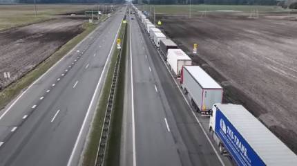 Власти Польши собираются запретить движение через границу для российских и белорусских грузовиков