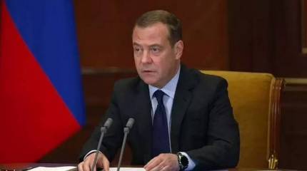 «Мира не хотят ни в Киеве, ни в Вашингтоне»: Медведев назвал «бессмысленной тратой денег» многомиллиардную помощь США Украине