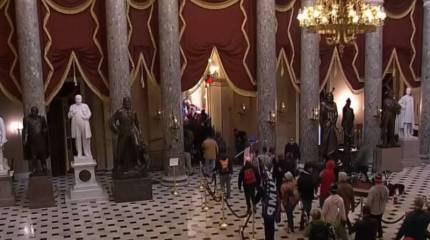 «Напомнило кадры фильма о взятии Зимнего дворца в России»: зарубежная пресса комментирует события в США