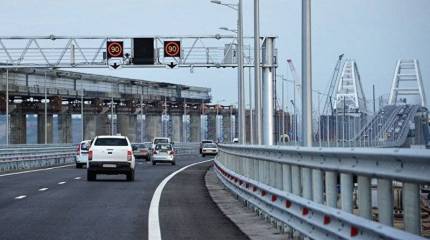 До 5 тысяч машин. На Крымском мосту посчитали количество автомобилей за первые полдня