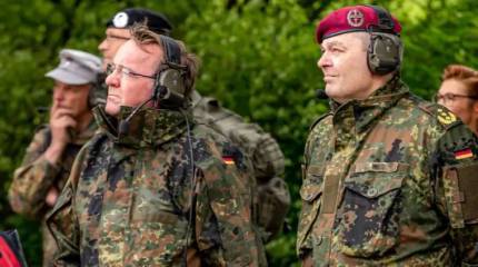 Министр обороны ФРГ анонсировал передачу Украине 100 единиц бронетехники и большой партии боеприпасов