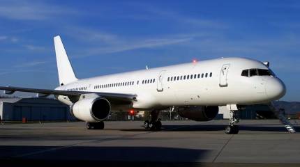 Используемый для поддержки операций ЦРУ самолёт C-32B приземлился в Тель-Авиве