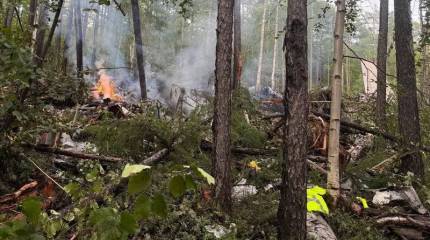 Выживших в катастрофе нет: Спасатели по земле добрались до места падения пассажирского самолёта Ан-24
