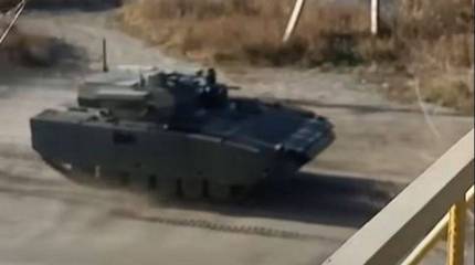 В Сети появились кадры испытания боевой машины пехоты БМП-2 с боевым модулем «Эпоха»