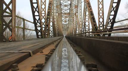 Показаны кадры ударов «Гераней» по мостам в Сумской и Днепропетровской областях