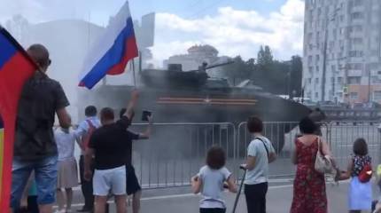 В сети обсуждают дымящий БТР «Бумеранг», возвращавшийся с парада на Красной площади