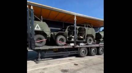 Кадры размещения бронетехники в грузовых фурах для ввоза на Украину попали в Сеть