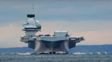 Единственный действующий на данный момент авианосец Великобритании отправился на учения без истребителей на борту