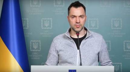 Арестович: Деблокировать Мариуполь военным путем сейчас невозможно