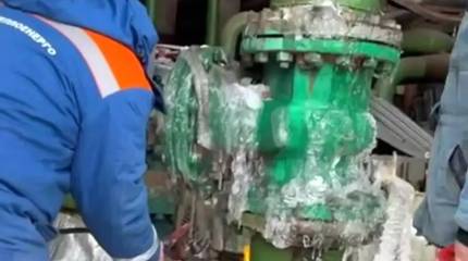 Всё стабильно: мэр Киева показал попытки запустить замёрзший узел водоснабжения