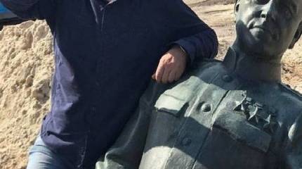 Под Киевом снесён бюст маршала Жукова