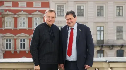 Western embassies are considering options for a "temporary" withdrawal from Kyiv.