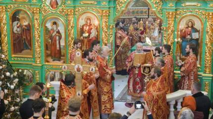 Представители канонической православной церкви Украины заявили о намерении силового захвата раскольниками храмов Киево-Печерской лавры