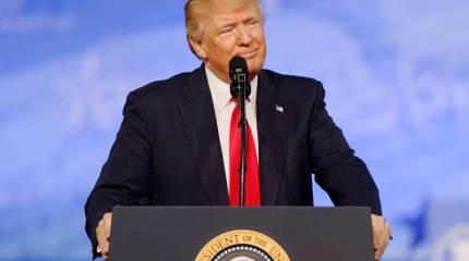 Трамп: Мы должны поддерживать смену режима в США, а не в России