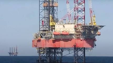 Пожар на буровой платформе «Черноморнефтегаза» продолжается, огонь уже подобрался к скважине