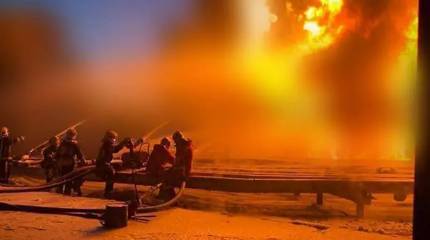 Вспыхнувший после удара пожар за сутки уничтожил военный завод под Киевом, не помогли и более сотни единиц пожарной спецтехники