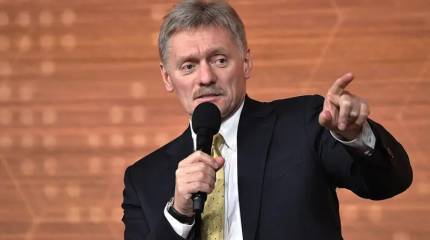 Песков не уточнил, кому именно Россия может поставить вооружение для борьбы с Западом