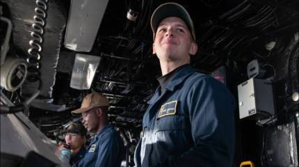 «Меньше выбросов, больше электромобилей»: ВМС США опубликовали климатический план