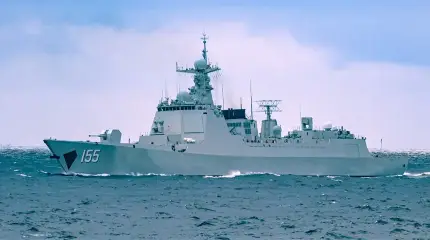 Se muestra a un barco patrullero chino y un destructor del EPL colisionando mientras persiguen barcos filipinos.