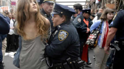 Манифестантов в США разогнали с демократическим свистом