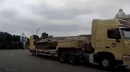 Танки, САУ, армейские автомобили: В центр Баку доставляется трофейная техника для показа на параде победы