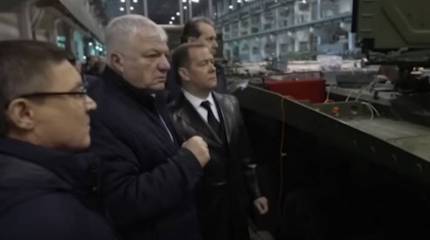 Медведев: Россия наращивает объёмы производства наиболее мощного вооружения, в том числе на новых физических принципах