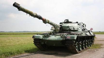 Танк Chieftain раздавил пикап