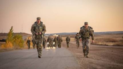 Армия США из-за трудностей с набором призывает вернуться на службу бывших солдат, уволенных за отказ пройти вакцинацию от COVID-19