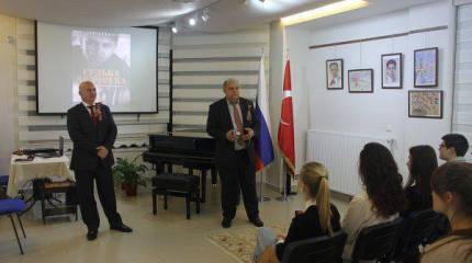 В Анкаре прошла акция «Георгиевская ленточка»