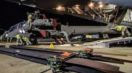 Британия получила первые ударные вертолёты AH-64E Apache Guardian