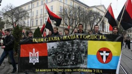 Украинские националисты хотят приравнять бандеровский флаг к государственному