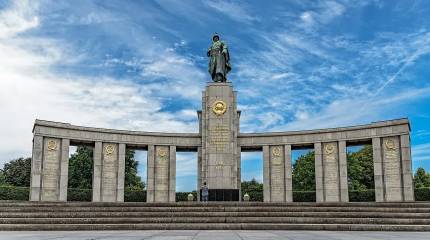 Советские мемориалы в ФРГ хотят дополнить информацией о «преступлениях Сталина»