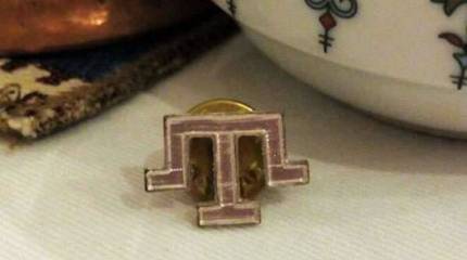 Подайте на "деоккупацию Крыма", или Как "меджлисовцы" на интернет-аукционе продают герб крымских татар